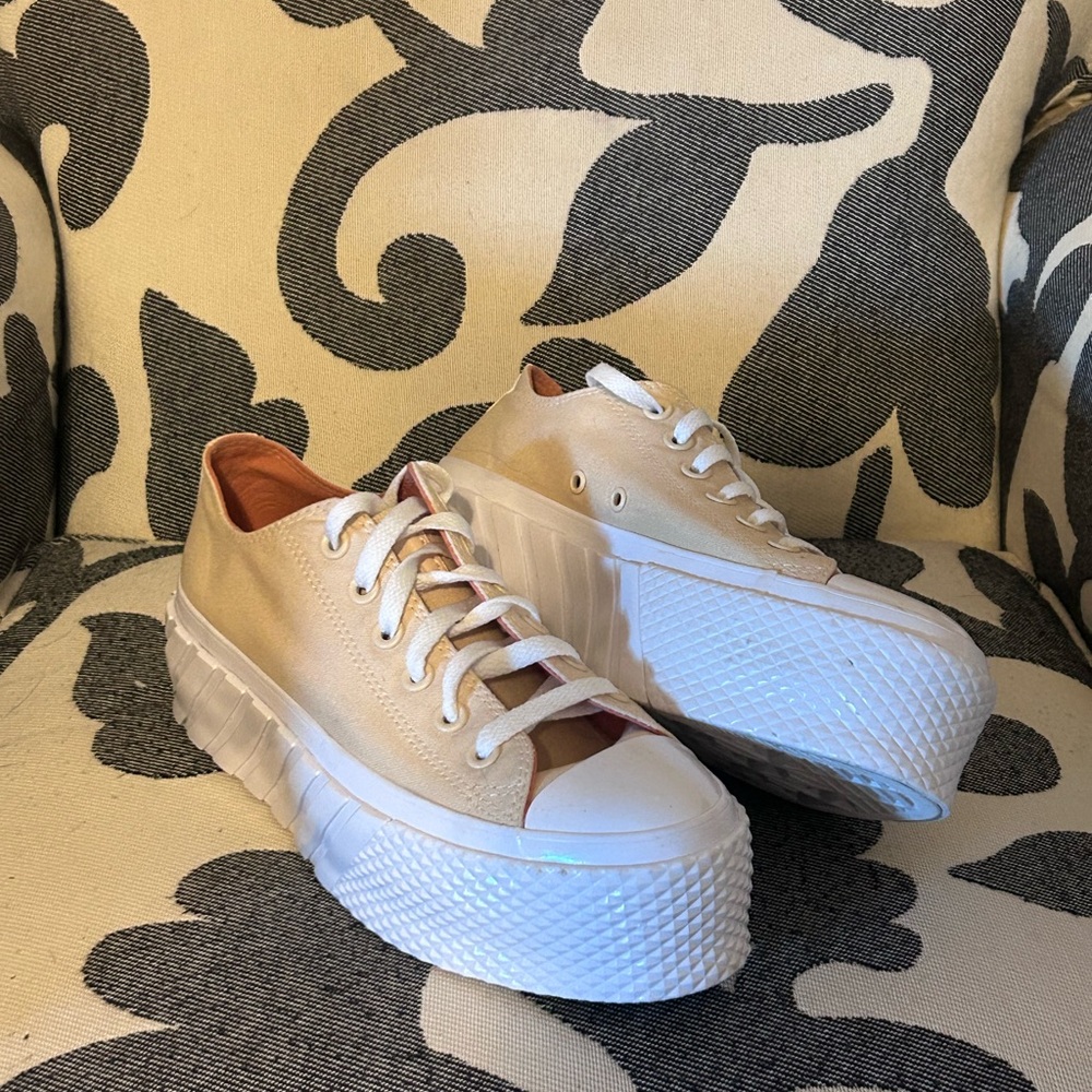 Converse All Star Lift 2X platform sneakers - Size 8.5 - Beige/Light Twine